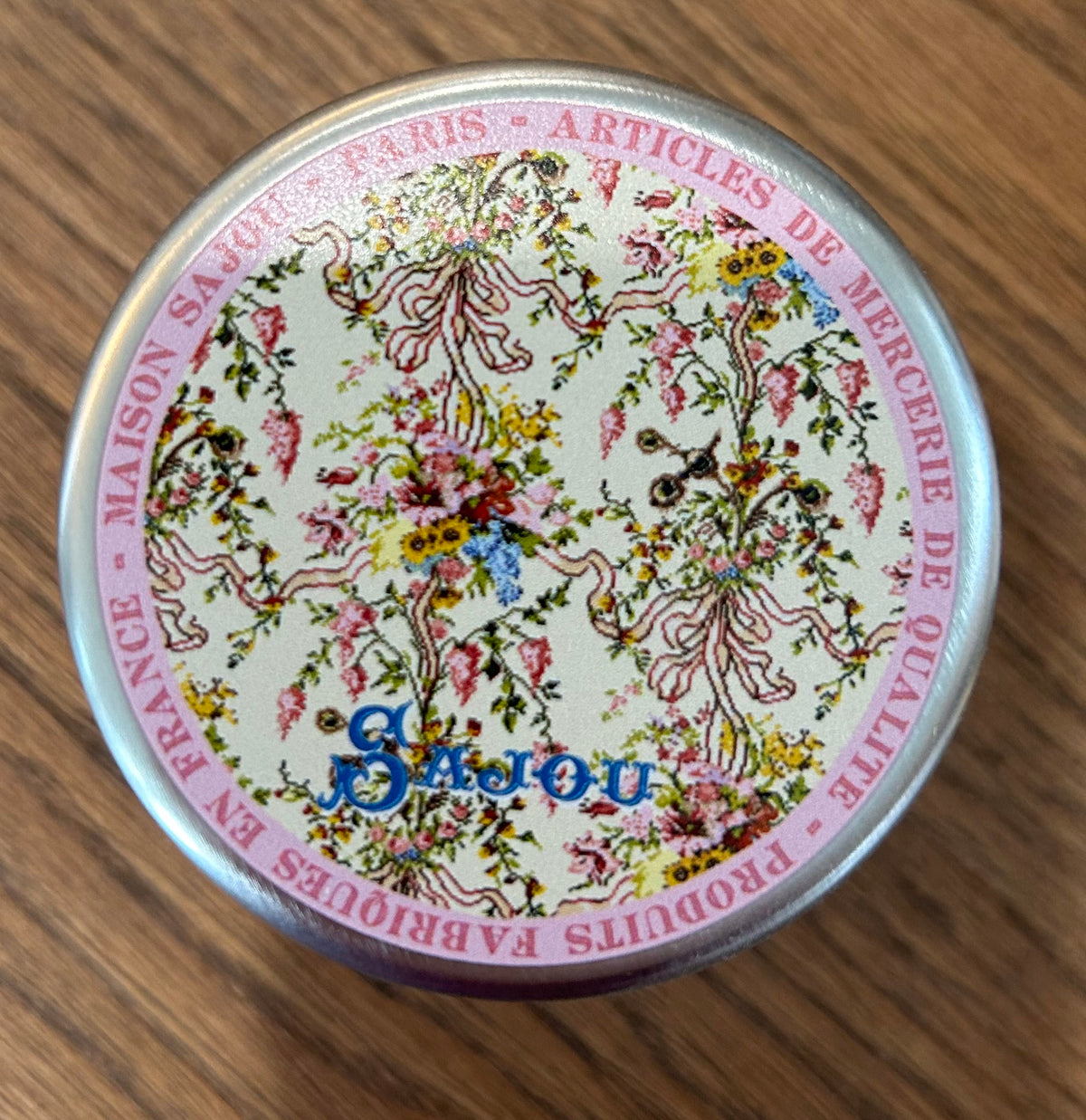 Sajou Round High Metal Tin the Queen&#39;s Bedchamber