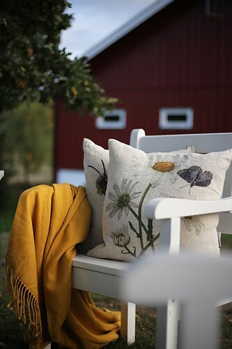 Emma Sjodin: Linen Cushion Cover, Daisies