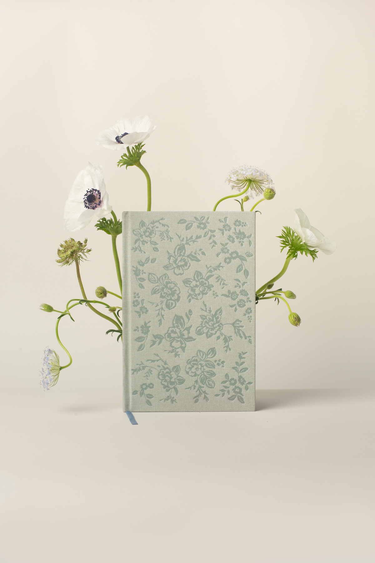 Daydreamer Linen Sketchbook - Embossed Green Floral Journal