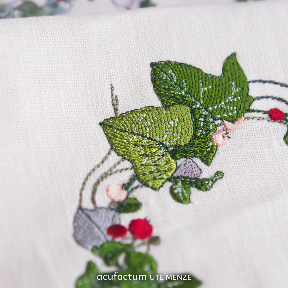 Acufactum MACHINE EMBROIDERY FILE - Ivy Wreath