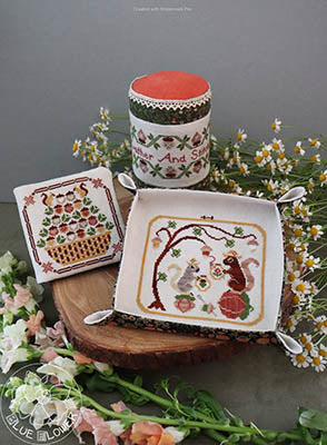 Stitching Squirrels, pattern by The Blue Flower