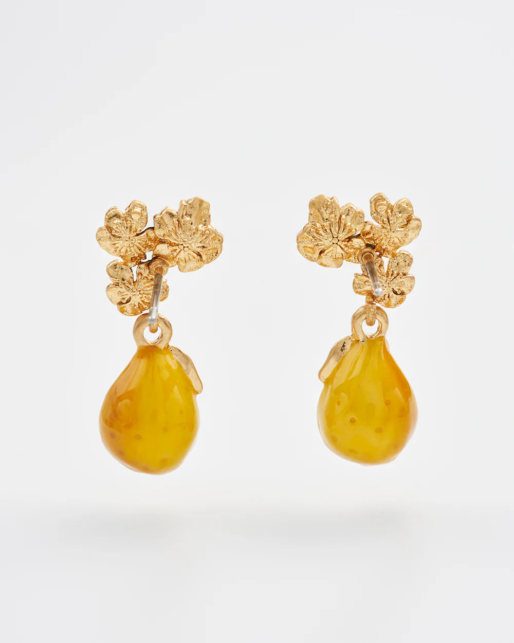 Gold floral stud earrings with yellow drop, made of resin for a playful, elegant look.