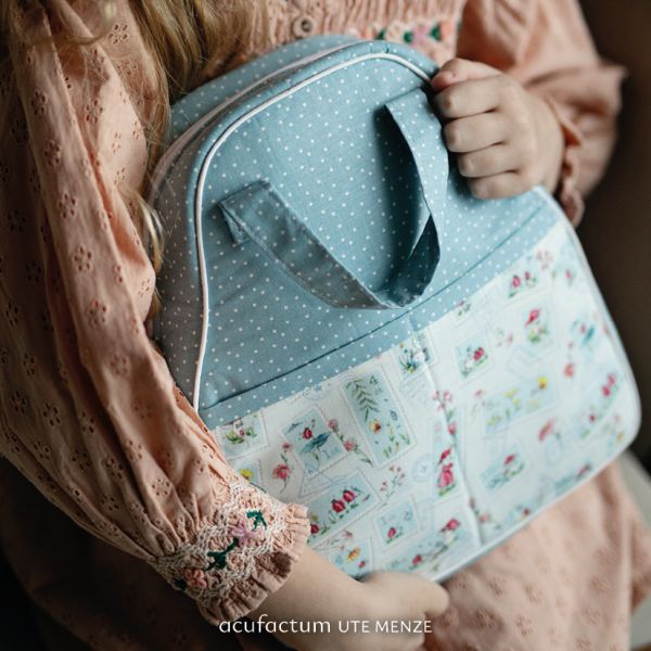 Acufactum Pattern Willow Cottage Carry-All