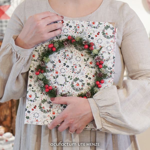 Acufactum Robins and Wreaths