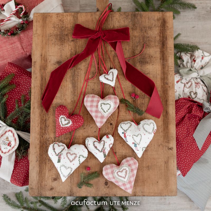 Acufactum Christmas Hearts