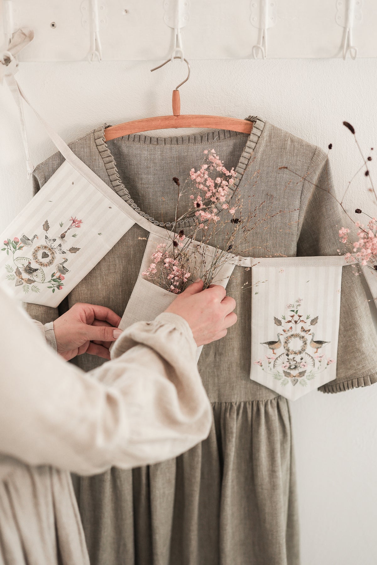 Acufactum Beloved Home KIT {Bunting with Pockets}