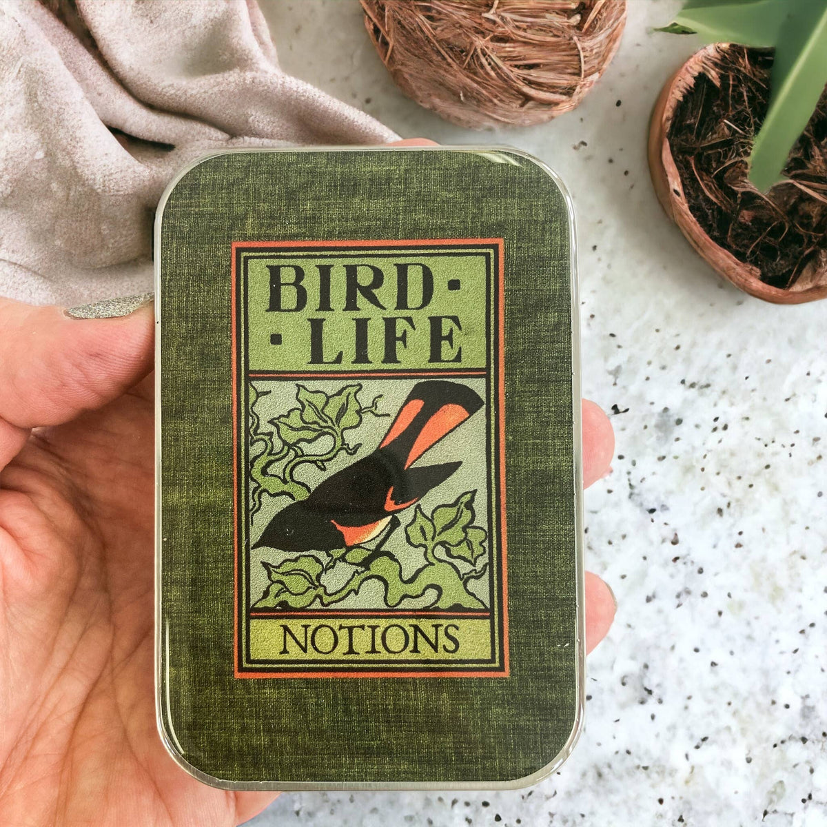 Bird life notions tin