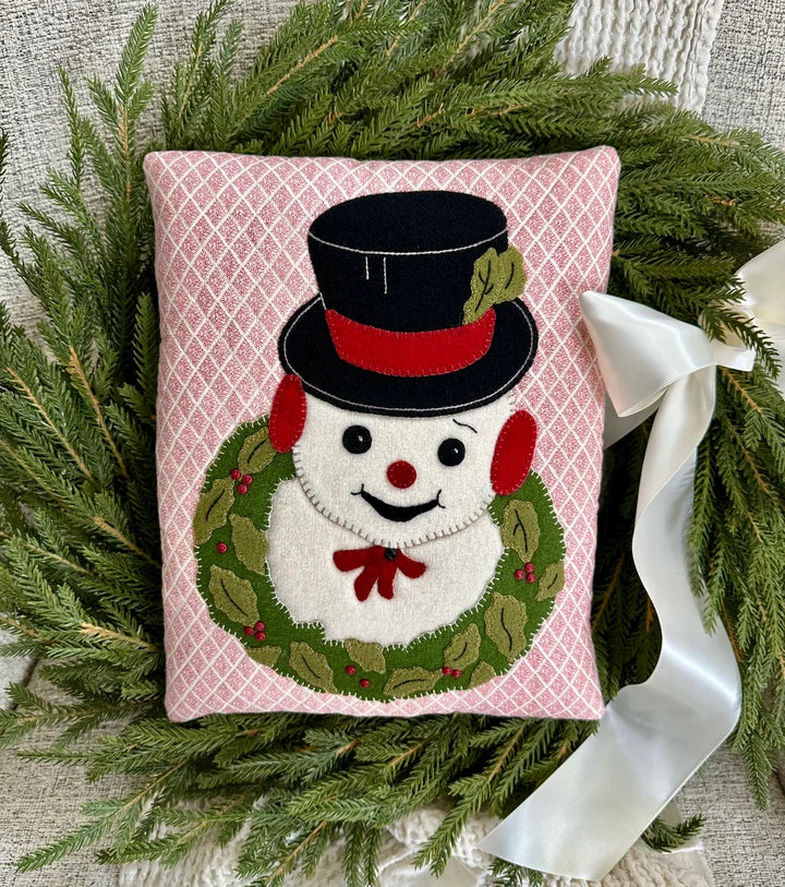 Frosty's Holiday Wreath, Pattern by Buttermilk Basin