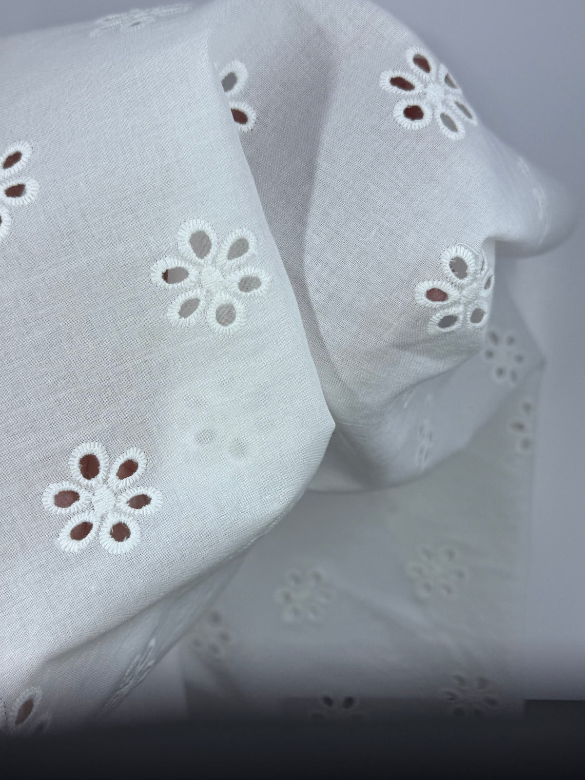 La Ta Te Embroidery Eyelet {E}