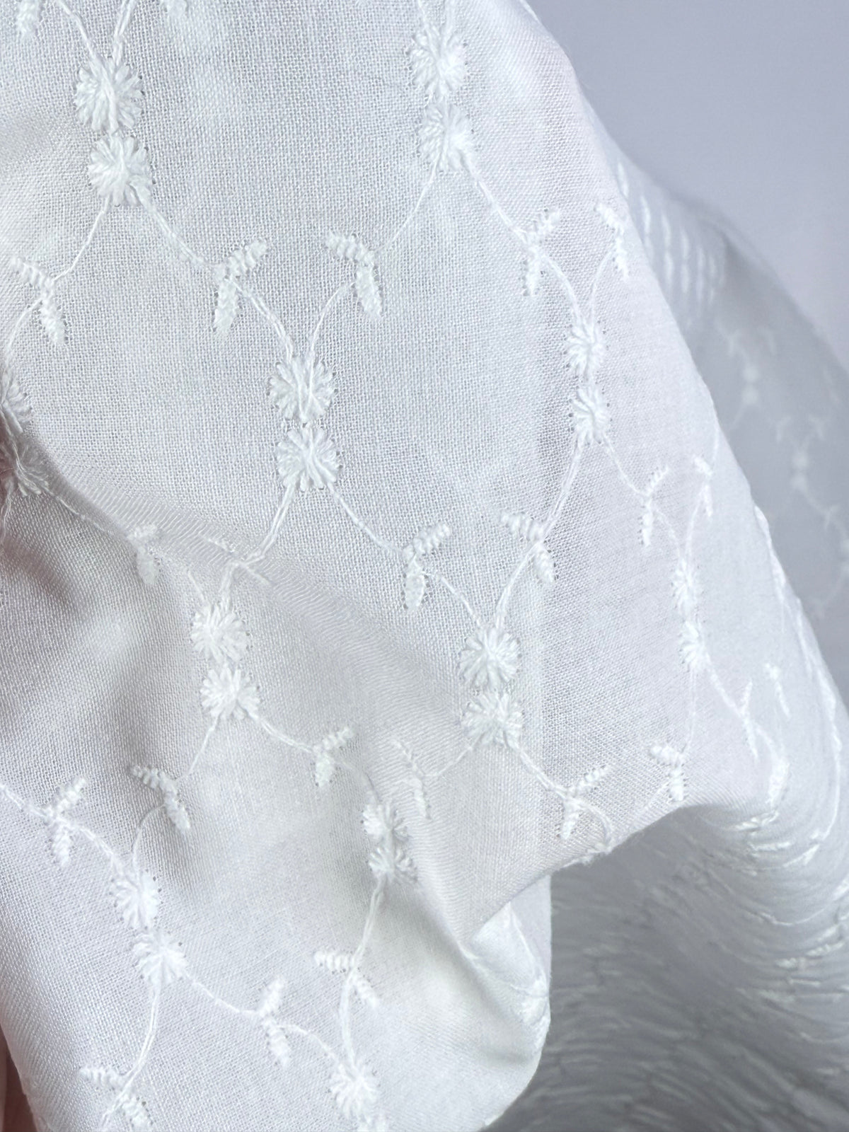 La Ta Te Embroidery Eyelet {B}