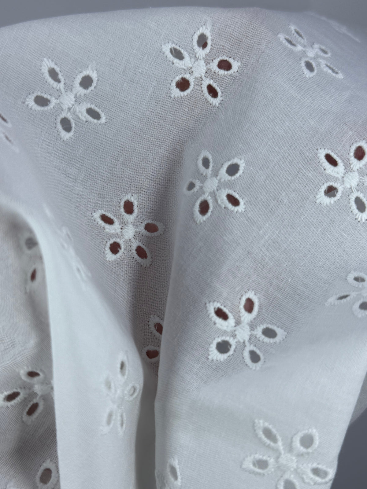 La Ta Te Embroidery Eyelet {D}