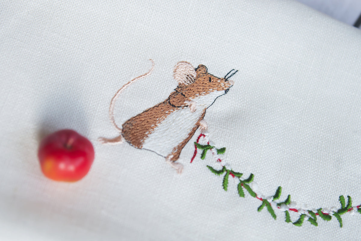 Acufactum MACHINE EMBROIDERY FILE - Mice with Garland