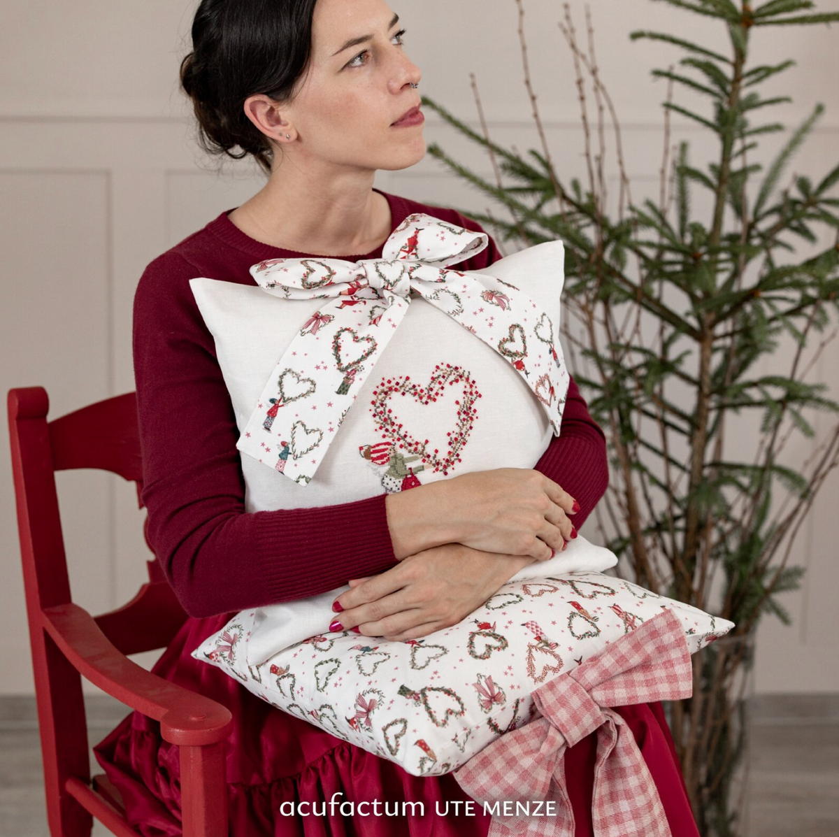 Acufactum A Handmade Winter KIT {Cushion with Bow}