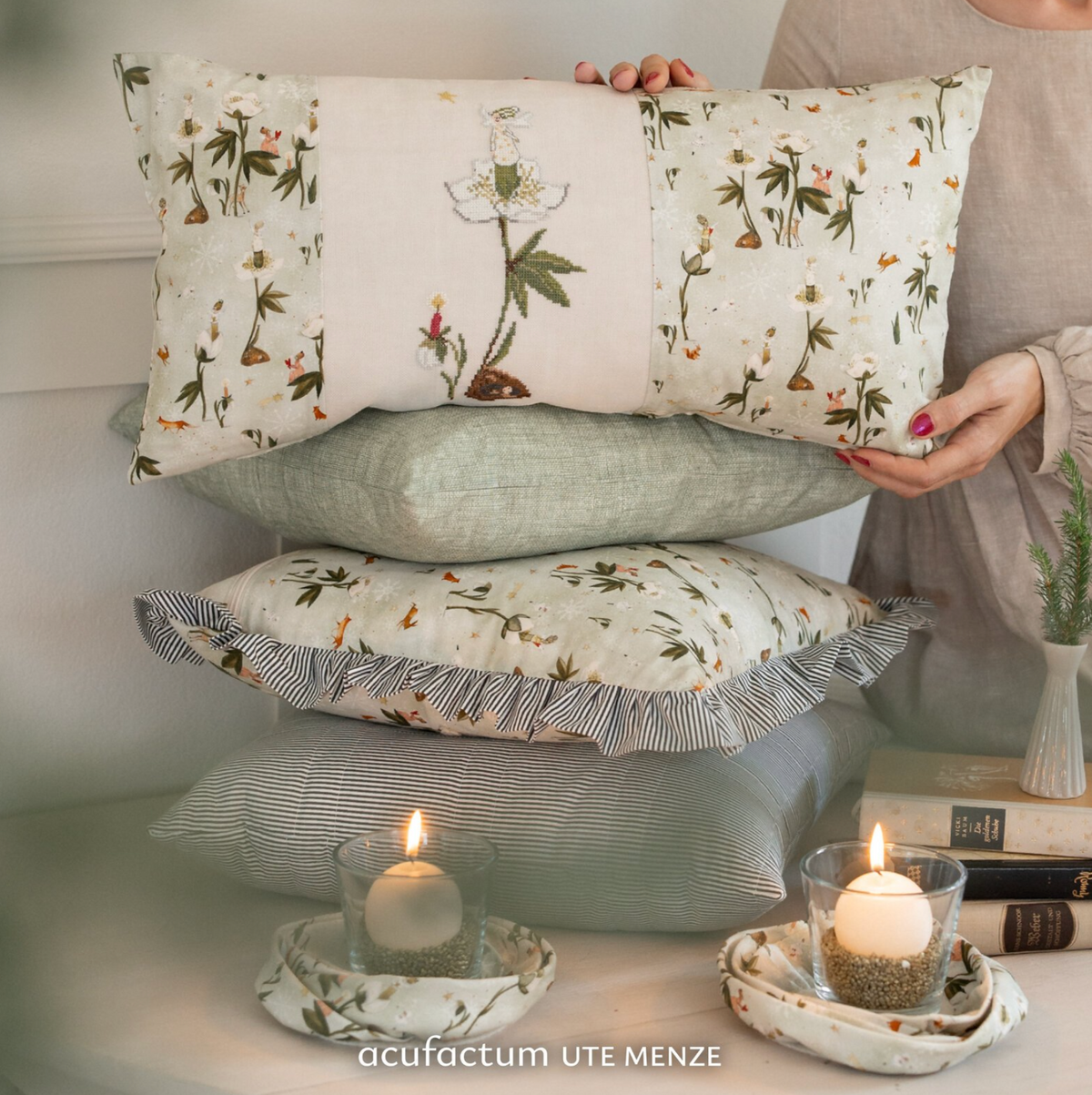 Acufactum A Handmade Winter KIT {Christmas Rose Cushion}