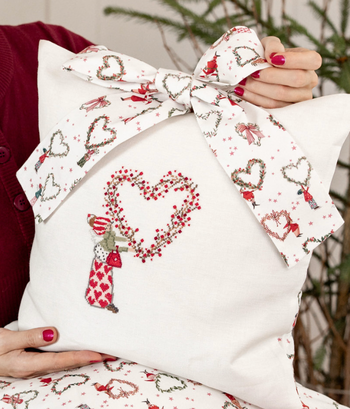 Acufactum A Handmade Winter KIT {Cushion with Bow}
