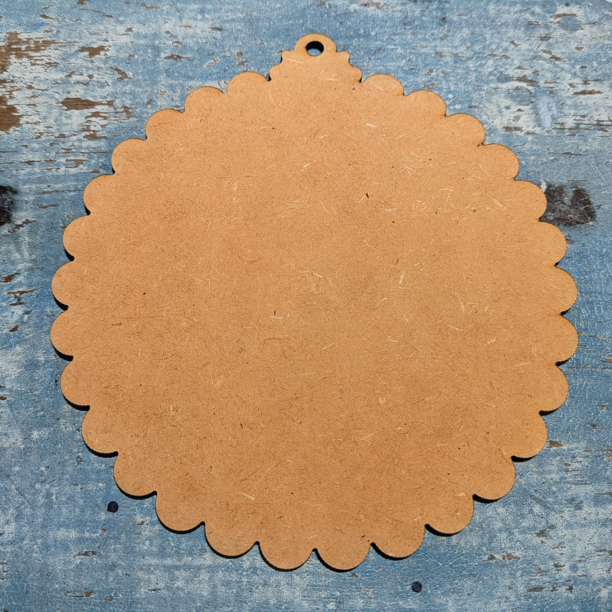 Chantelle's 141 round scalloped finishing board (Tiny Tot Tondo)