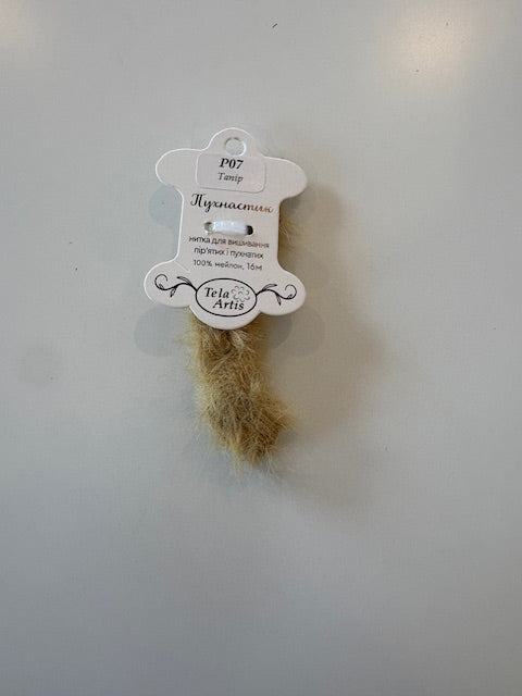 Tela Artis Fluffy Thread, P07 Light Brown Poohnastik