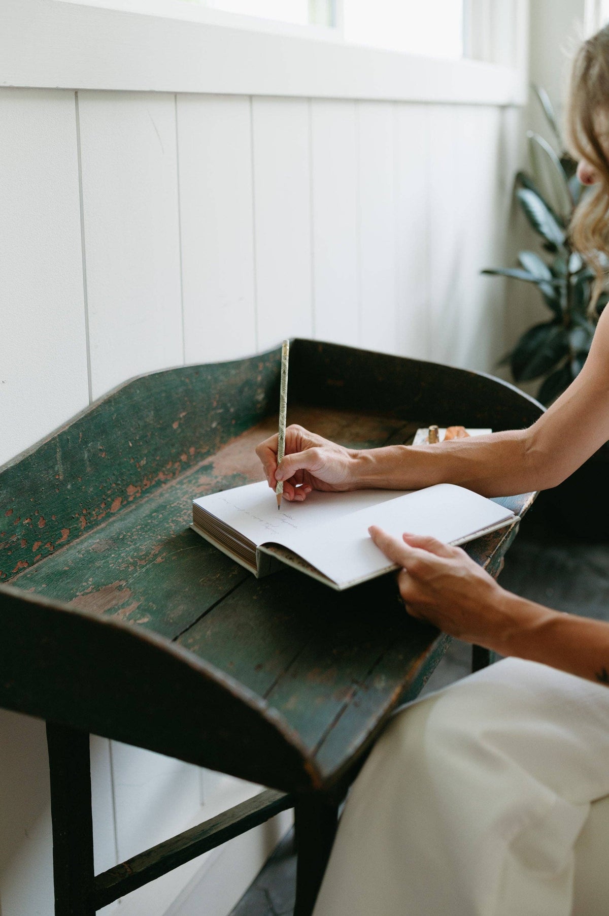 Daydreamer Linen Sketchbook - Embossed Green Floral Journal