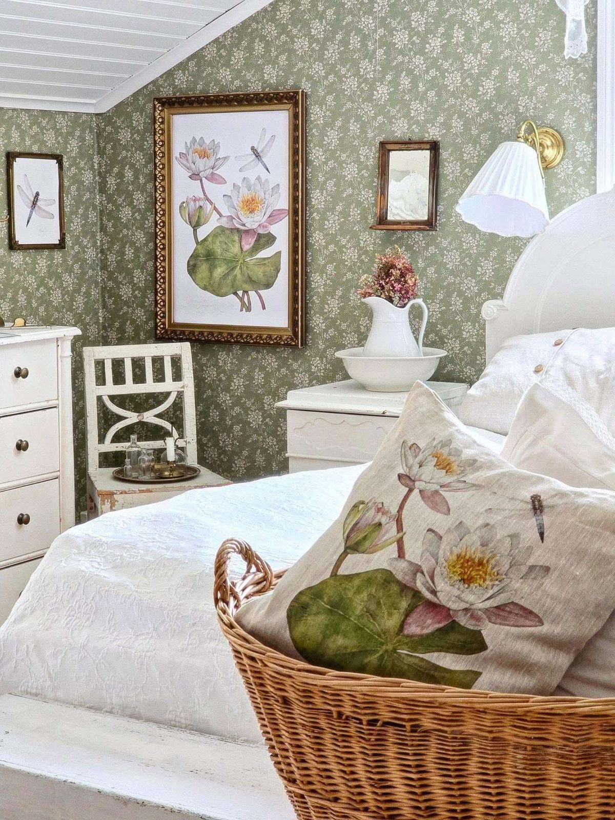 Emma Sjodin: Linen Cushion Cover, Waterlily and Dragonfly