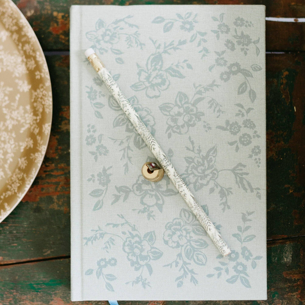 Daydreamer Linen Sketchbook - Embossed Green Floral Journal