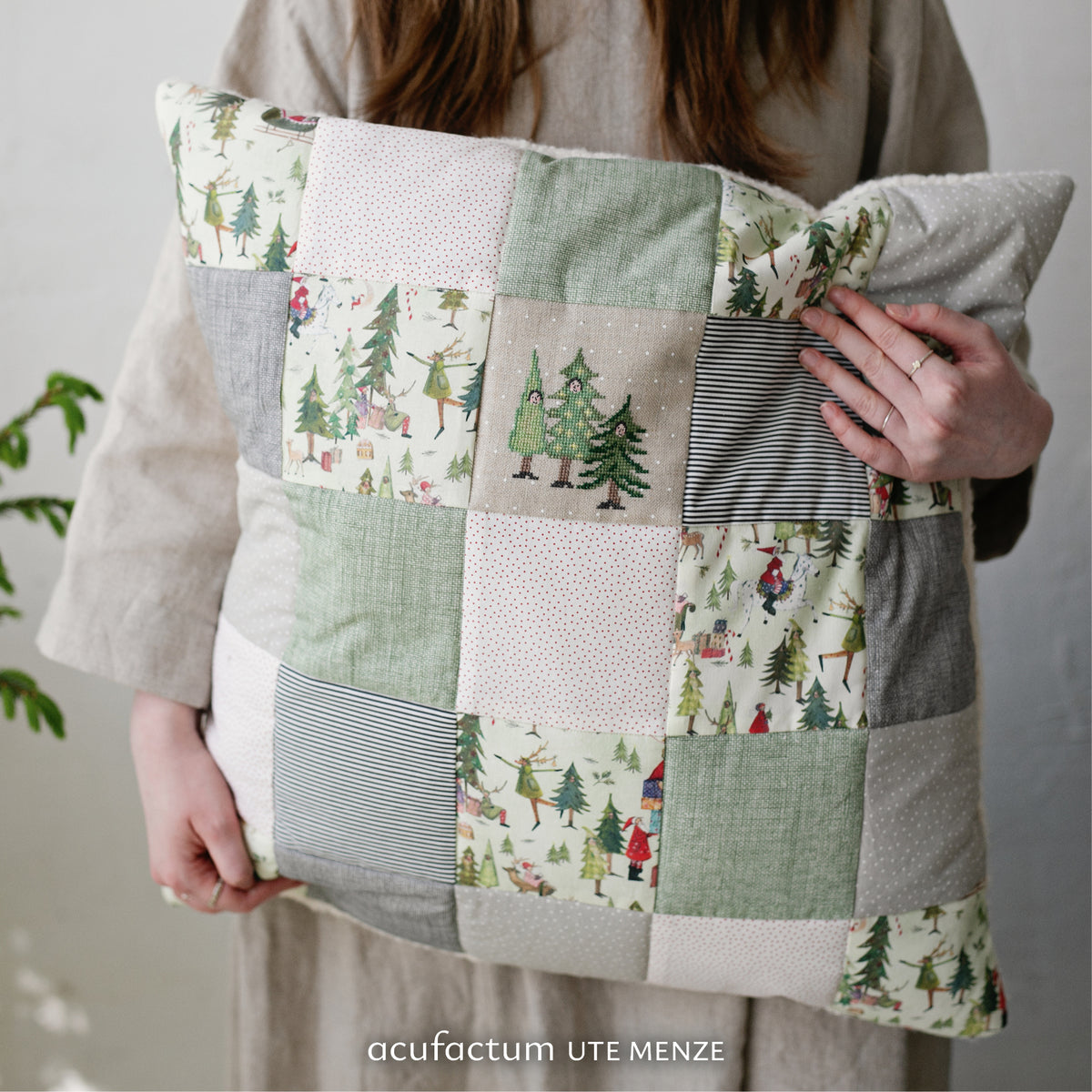 Acufactum Cushion KIT {Christmas Fable Forest}