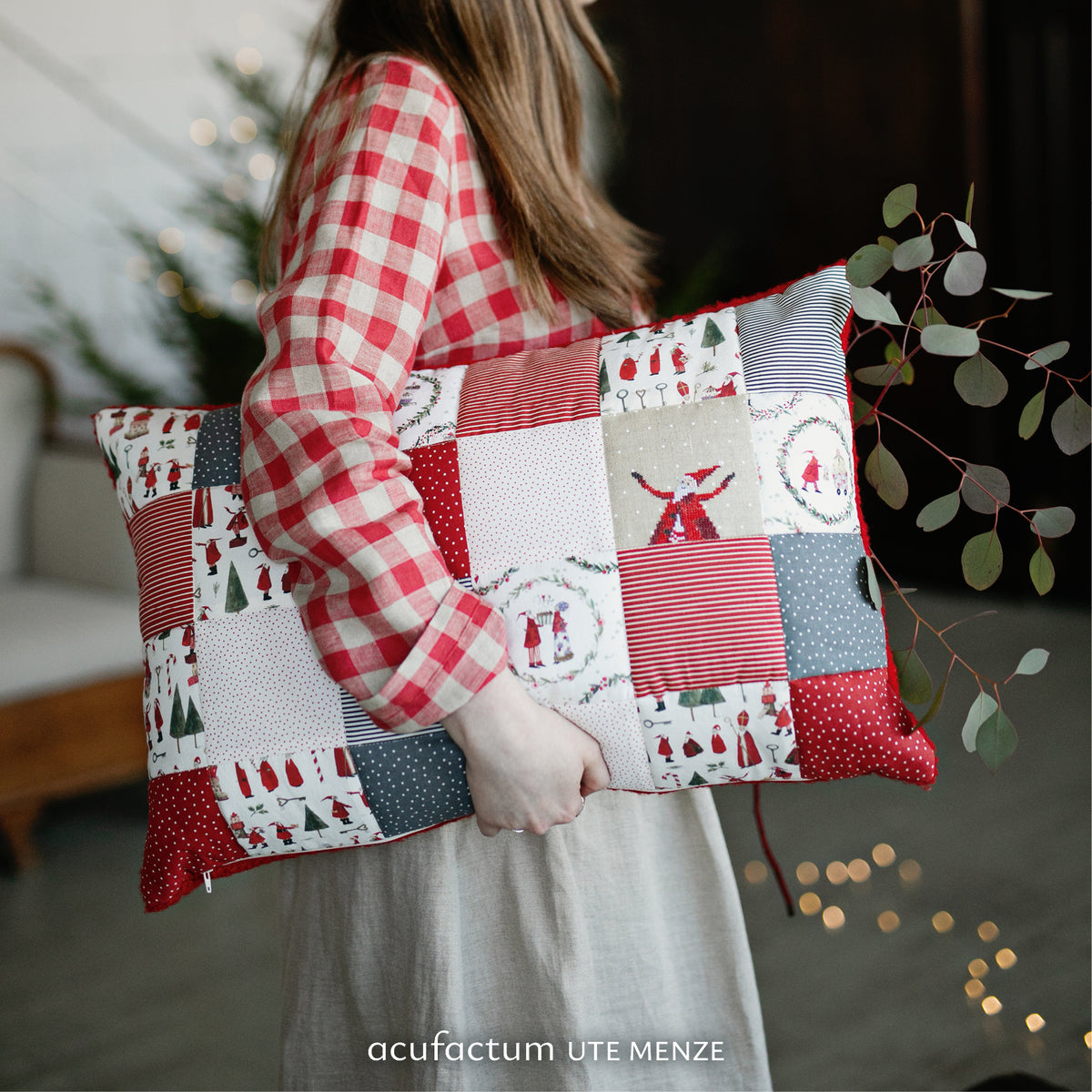 Acufactum Patchwork Cushion KIT {Santa Clauses}