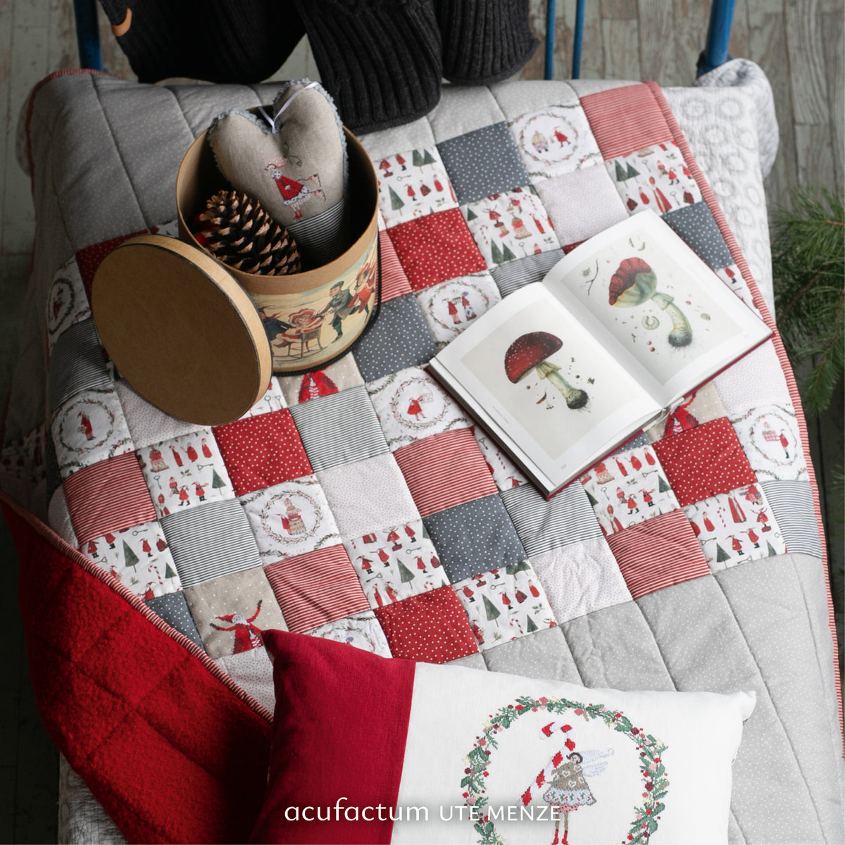 Acufactum Patchwork Santa Clauses Quilt KIT