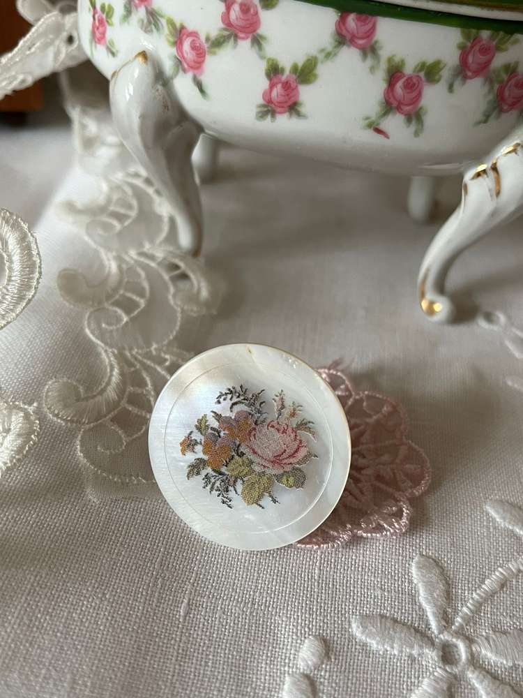 Mother of pearl Needleminder - Ernestine Briere, by Reflets De Soie