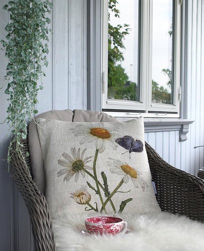 Emma Sjodin: Linen Cushion Cover, Daisies