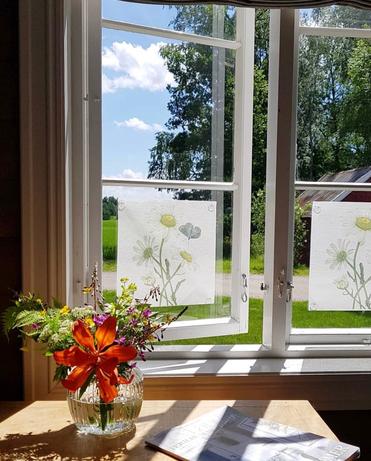 Emma Sjodin: Windowshade (31 x 31cm) Daisies