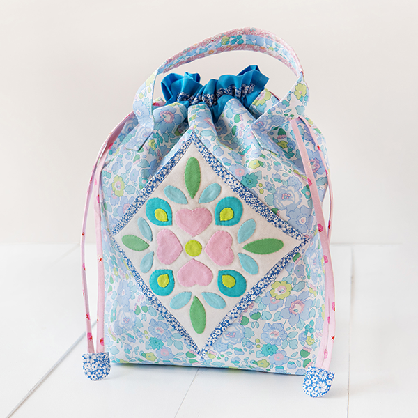 Blithe Bucket Bag Pattern by Arabesque Scissors