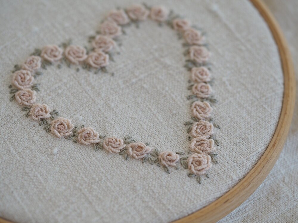 The Stitchery Mini Kit: Rose Heart Garland