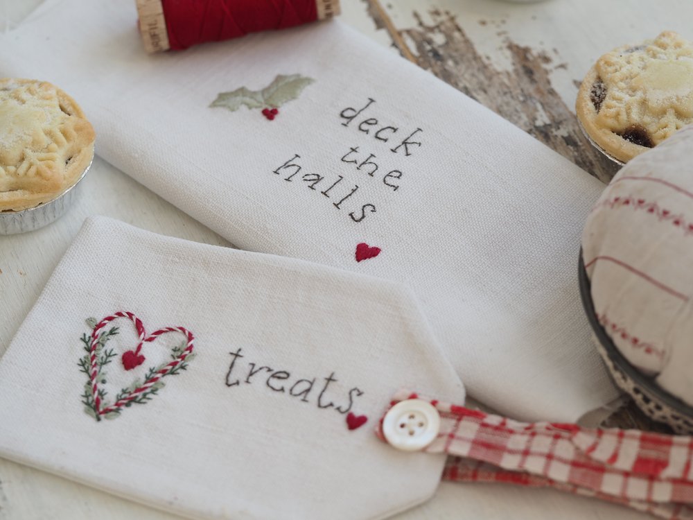 The Stitchery Embroidery Mini Kit: Christmas Tags  Set 3