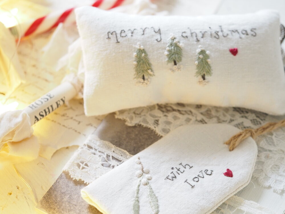 The Stitchery Embroidery Mini Kit: Stitched Christmas Gift Tags Set 1